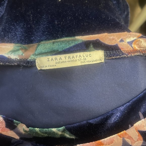 Zara Velvet Floral T-shirt Blouse Size Medium Colourful - Picture 5 of 6